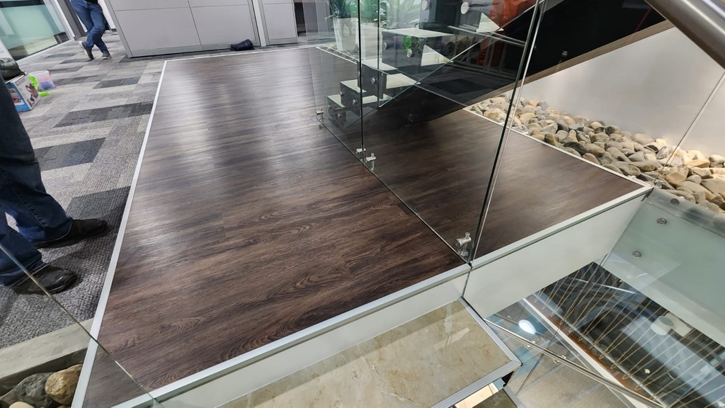 Caja piso SPC - Old tree - 6.5 mm - Sistema Clic - Álto tráfico - Manto padding IXPE 1mm incluido - SV-517 - Savannah Collection - 230*1220*6.5 mm