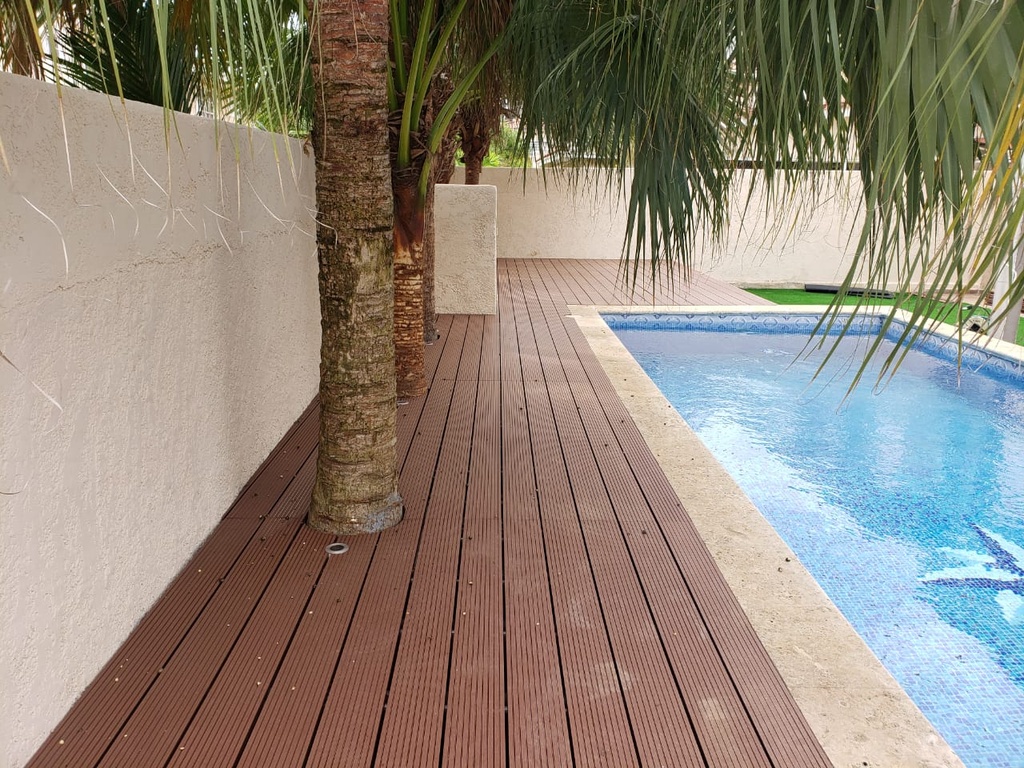 Lamina piso Deck WPC - Brown - Chocolate - Pro-step perforado - Exteriores - Reversible - 22*145*2200 mm