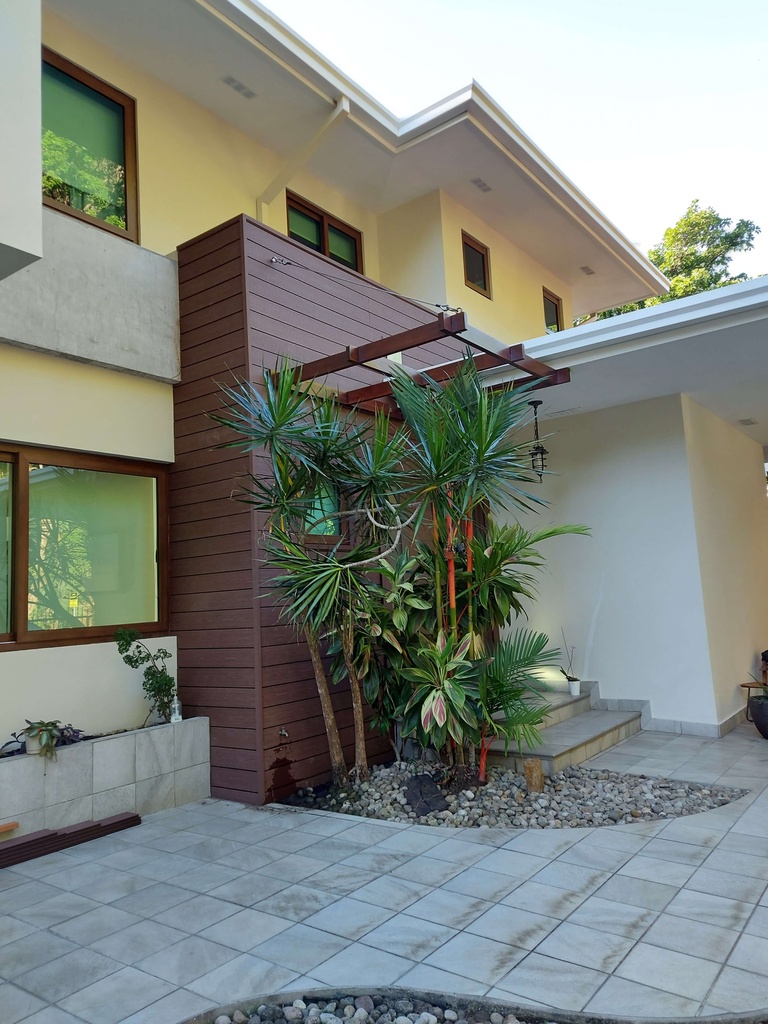 Lamina piso Deck WPC - Brown - Chocolate - Pro-step perforado - Exteriores - Reversible - 22*145*2200 mm