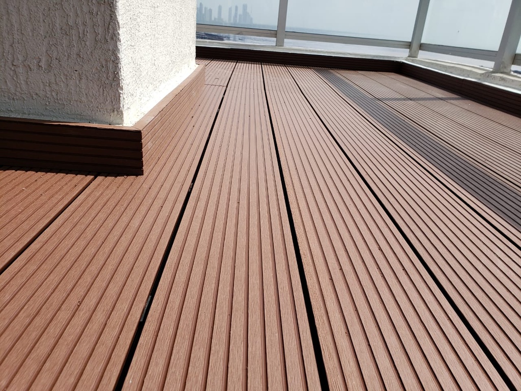 Lamina piso Deck WPC - Brown - Chocolate - Pro-step perforado - Exteriores - Reversible - 22*145*2200 mm