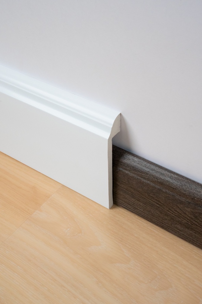 Cubre zocalo - Blanco - Biselado - 25*130*2400 mm - Altura 13 cm - Cubre zocalo de hasta 11 cm - Poliestireno - Hidrófugo