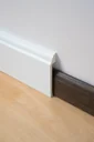 Cubre zocalo - Blanco - Biselado - 25*130*2400 mm - Altura 13 cm - Cubre zocalo de hasta 11 cm - Poliestireno - Hidrófugo