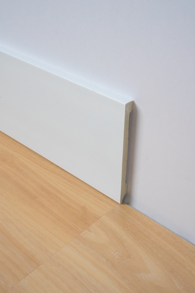 Zócalo blanco - Poliestireno - 13*100*2400 mm - Hidrófugo - Altura 10 centímetros