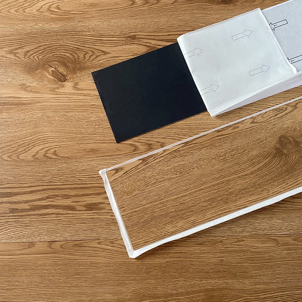 Caja piso PVC - Autoadhesivo - RM-04 - Roble miel - Caja 5 m2 - 36 láminas por caja - 152*914*2 mm