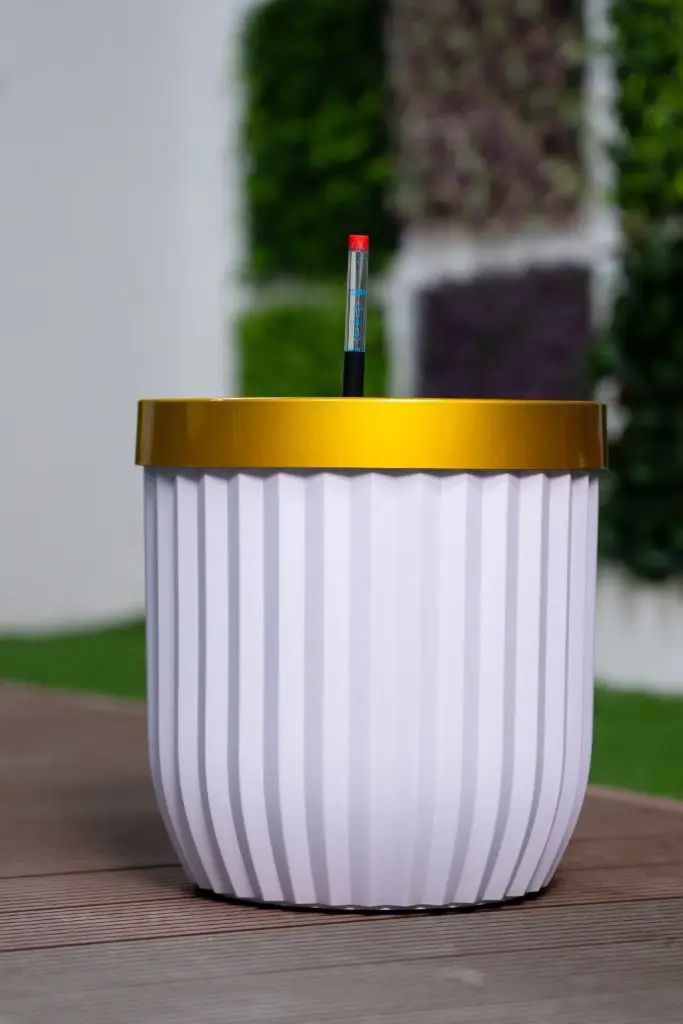 Macetero - Mediano - Cilíndrico Con Textura - 35*37cm - Blanco Mate - Anillo Oro