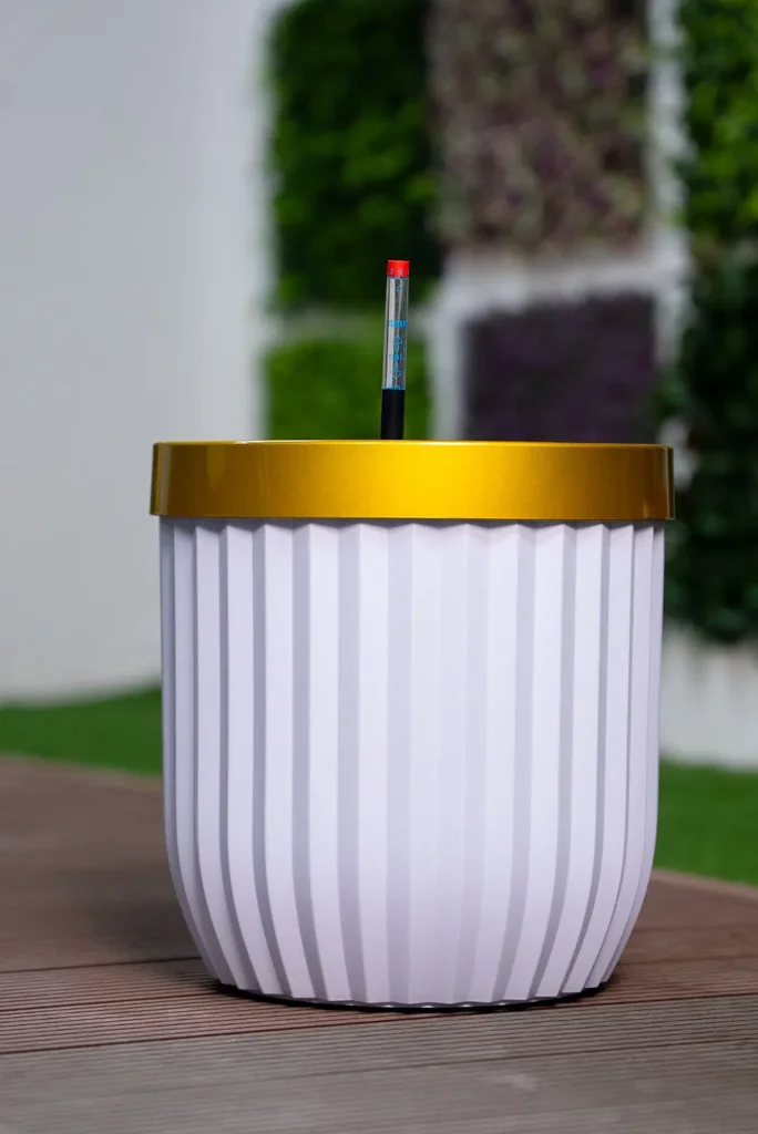 Macetero - Mediano - Cilíndrico Con Textura - 35*37cm - Blanco Mate - Anillo Oro
